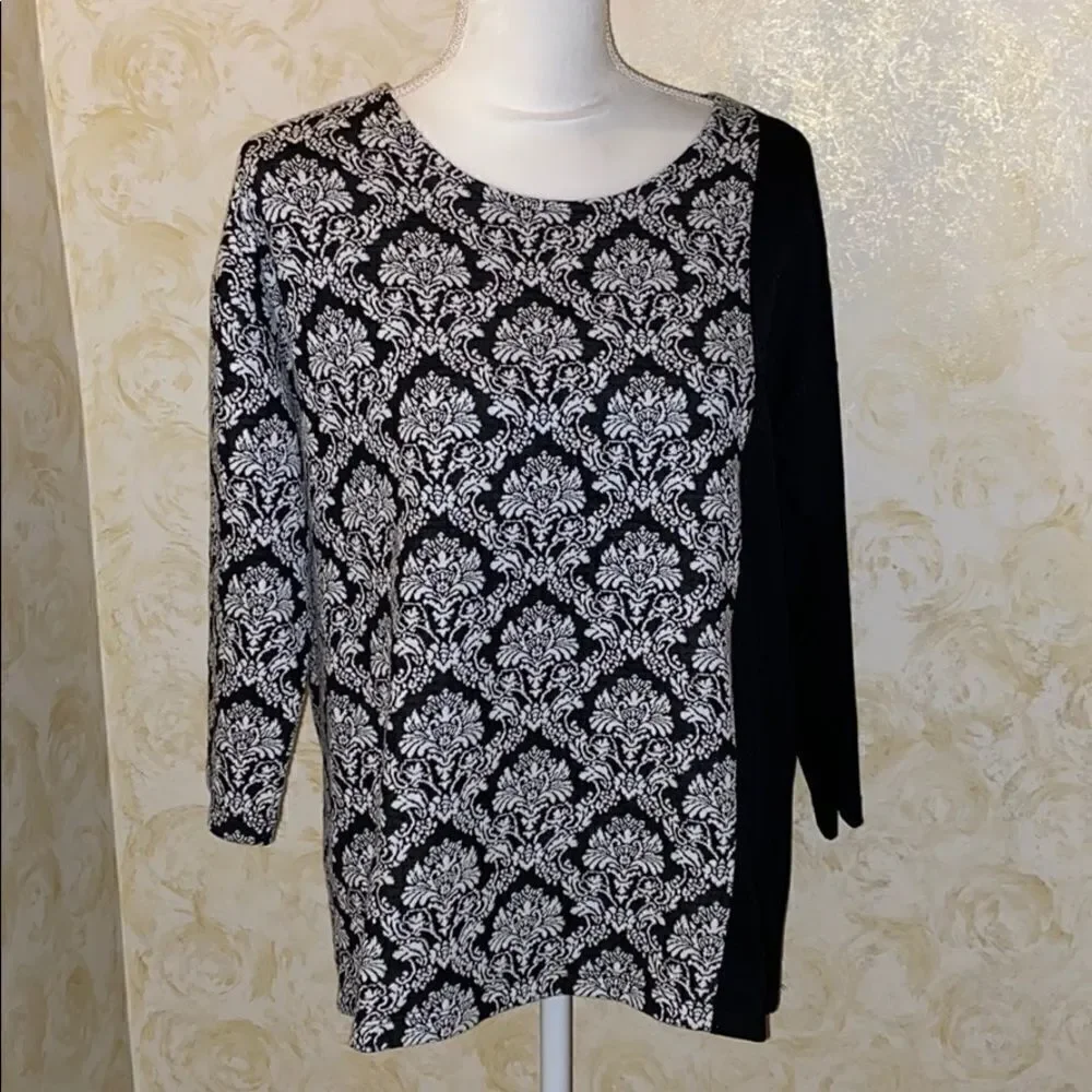 Beautiful Chico’s Top!! - Picture 1 of 5